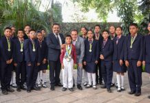 Felicita Cuauhtémoc Blanco a ganadores de Olimpiada del Conocimiento Infantil 2018 Felicita gobernador a estudiantes