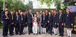 Felicita Cuauhtémoc Blanco a ganadores de Olimpiada del Conocimiento Infantil 2018 Felicita gobernador a estudiantes